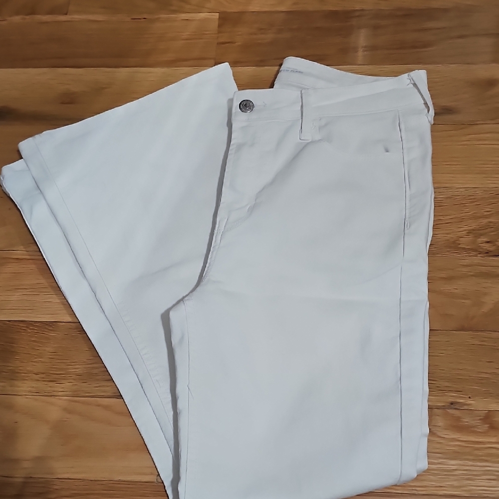 Old Navy Men's Cream Chinos 8short